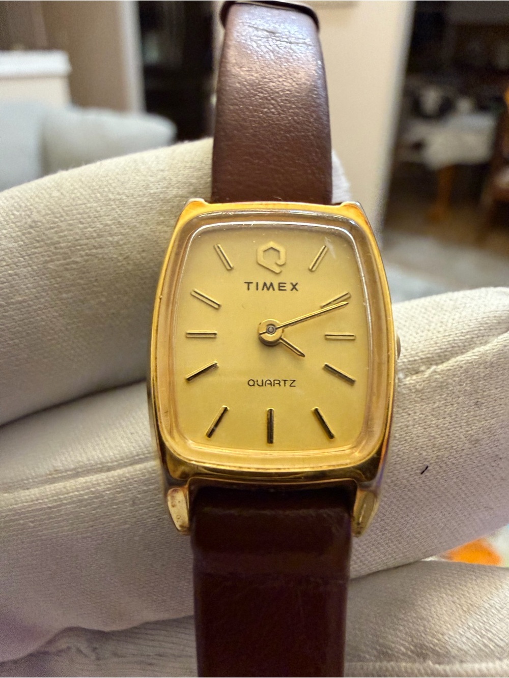 Vintage Timex Q Quartz Ladies Watch Gold Tone Tonneau Case Brown Leather Strap